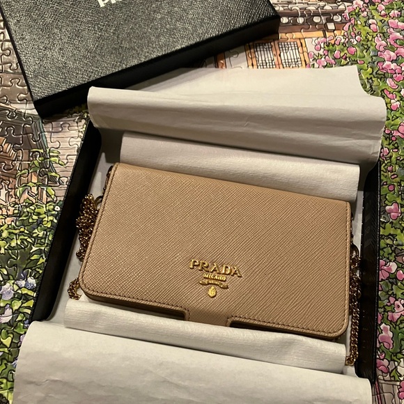 Prada Saffiano iPhone SE Case On Chain - Picture 10 of 10